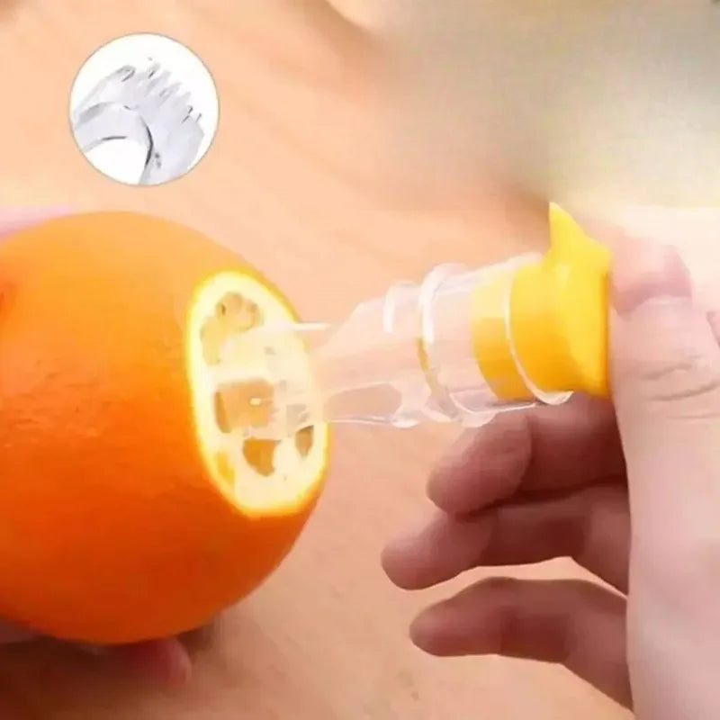 Portable Lemon Juicer Plastic Juicer Washable Manual Juicer with Built-in Filter Suitable for Family Travel